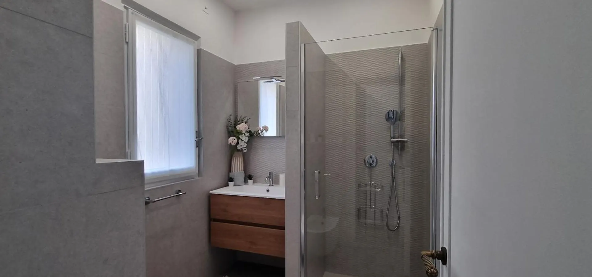 Joivy Contemporary 1-Bed Apt Near Duomo Di Milano Italy