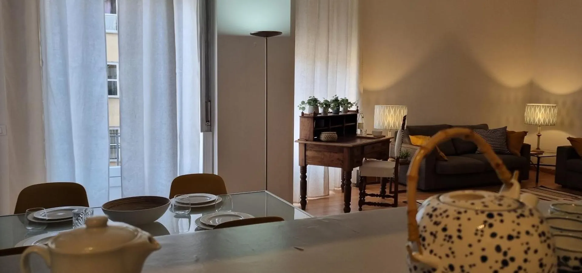Joivy Contemporary 1-Bed Apt Near Duomo Di Milano 0*, Милан