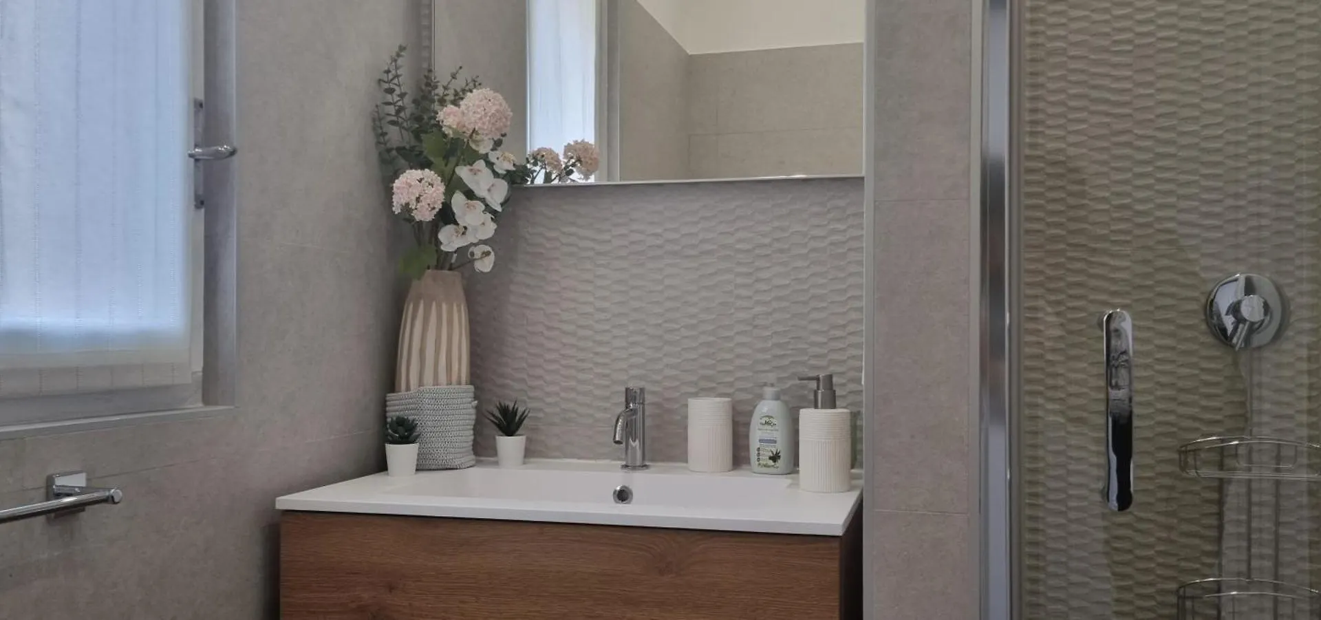 Joivy Contemporary 1-Bed Apt Near Duomo Di Milano 0*, Милан Италия